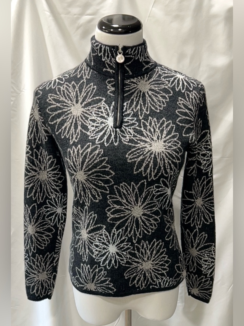 Neve Designs Womens Medium 100% Wool Gray Floral Quarter Zip Pullover Sweater